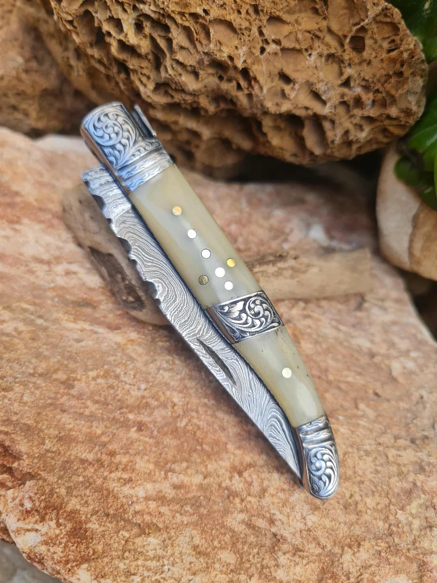 Handmade 22cm Laguiole Rustique with Damascus Steel - Camel Bone & 420 Stainless Steel with Master Hand-Engraved