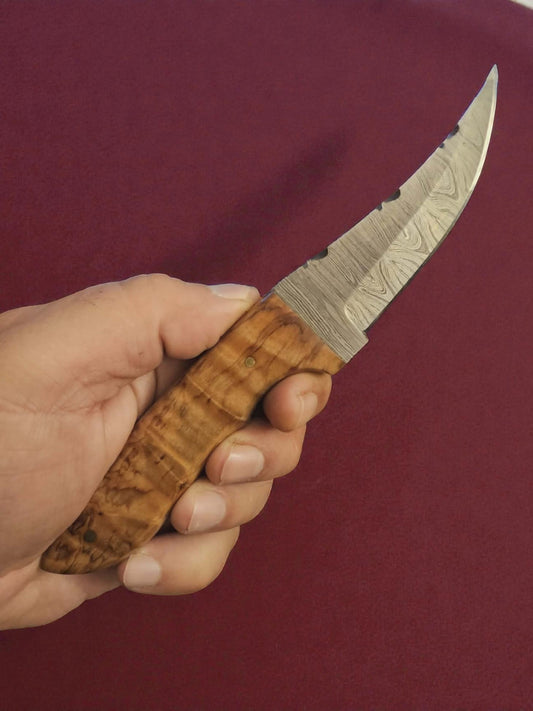 R008 - Χειροποίητο Custom Hunting-Skinner από Δαμασκηνό ατσάλι & Ξύλο ελιάς
