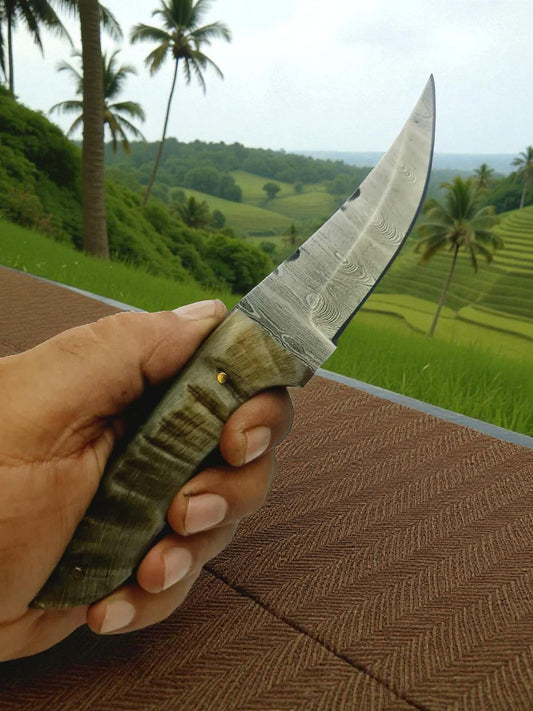 H143 Handmade Hunting Knife - Damascus Steel & Ram Horn