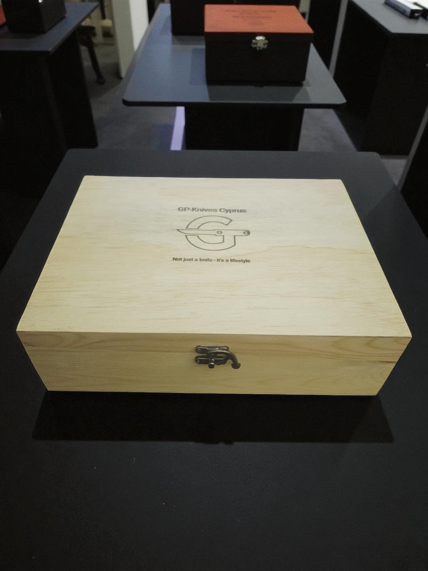 Ζ002 Large Hand-Crafted Wooden Gift Box with EVA Foam (30×23×9 cm)