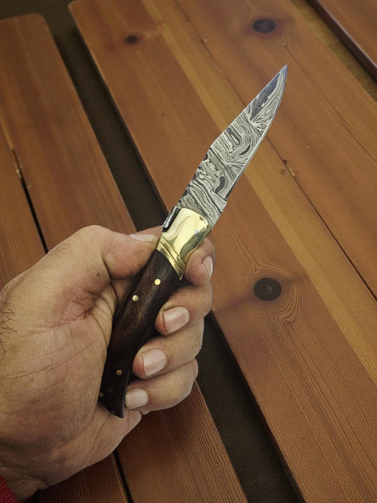 A169 Handmade Pocket Laguiole – Damascus Steel & Walnut Wood