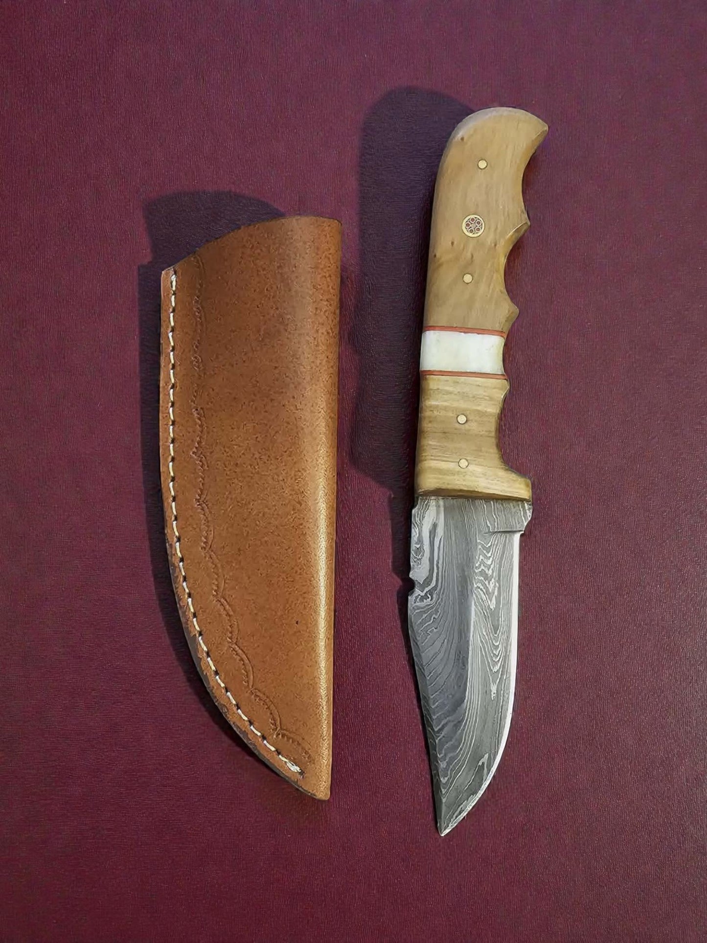 R004 - Χειροποίητο Skinner από Δαμασκηνό ατσάλι - Ξύλο ελιάς & Κόκκαλο καμήλας