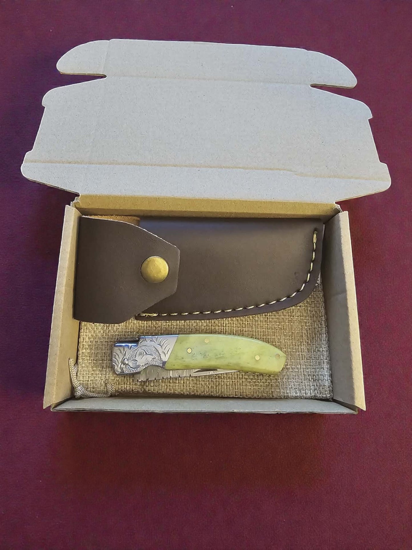 F061 - Χειροποίητο Laguiole de Poche από Δαμασκηνό ατσάλι νέας γενιάς (ανοξείδωτο) & Κόκκαλο καμήλας με σταθεροποίηση ρητίνης (πράσινο)