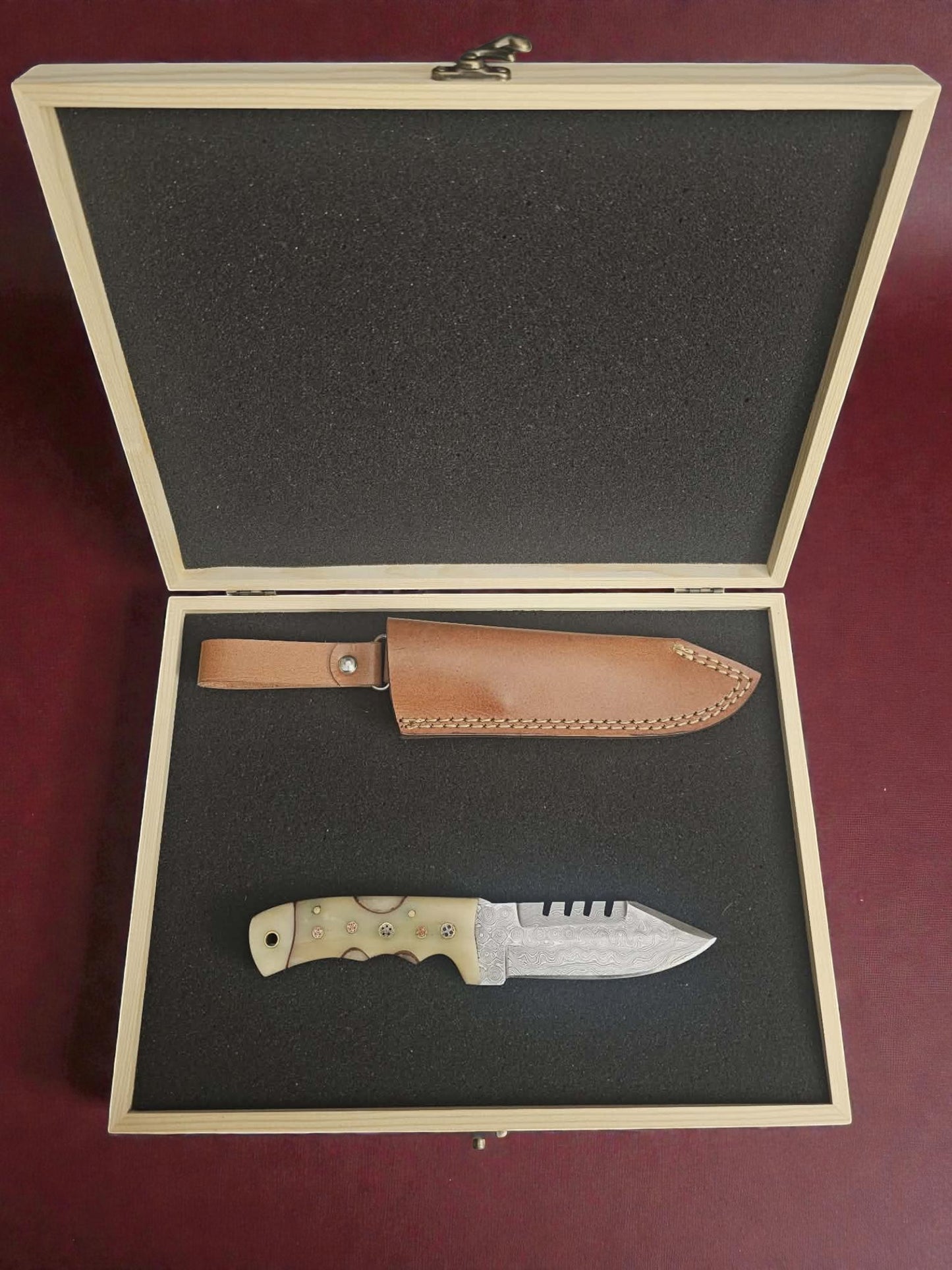 R011 - Χειροποίητο Hunting Knife από Δαμασκηνό ατσάλι & Κόκκαλο καμήλας