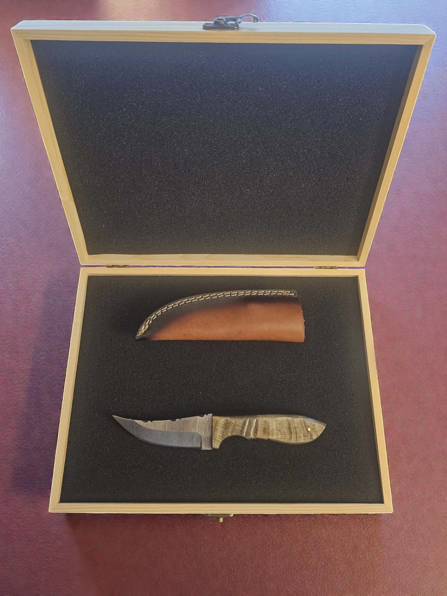 R006 - Χειροποίητο Custom Hunting-Skinner από Δαμασκηνό ατσάλι & Κέρατο κριαριού