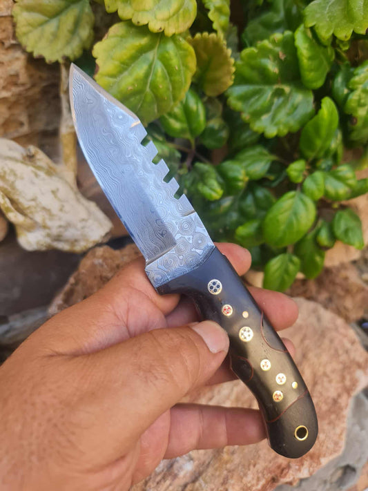 Handmade 21cm Hunting Knife with Raindrop Damascus Steel & Buffalo Horn