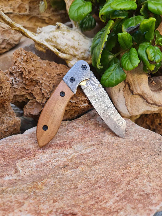 Handmade Dao – 20cm Folding Knife with Damascus Steel & Olive Wood