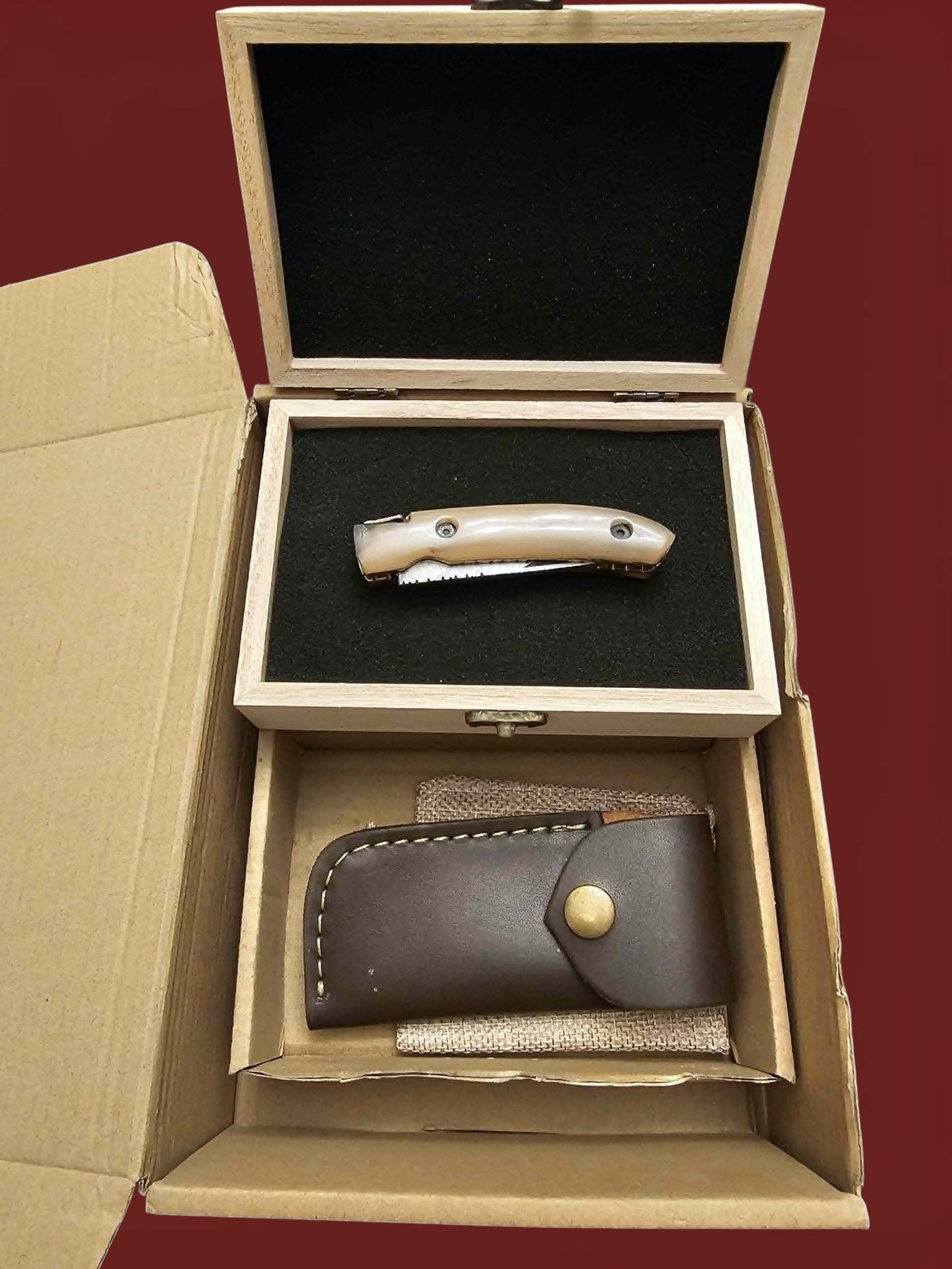 F090 Laguiole de Poche - Stainless Damascus & Horn
