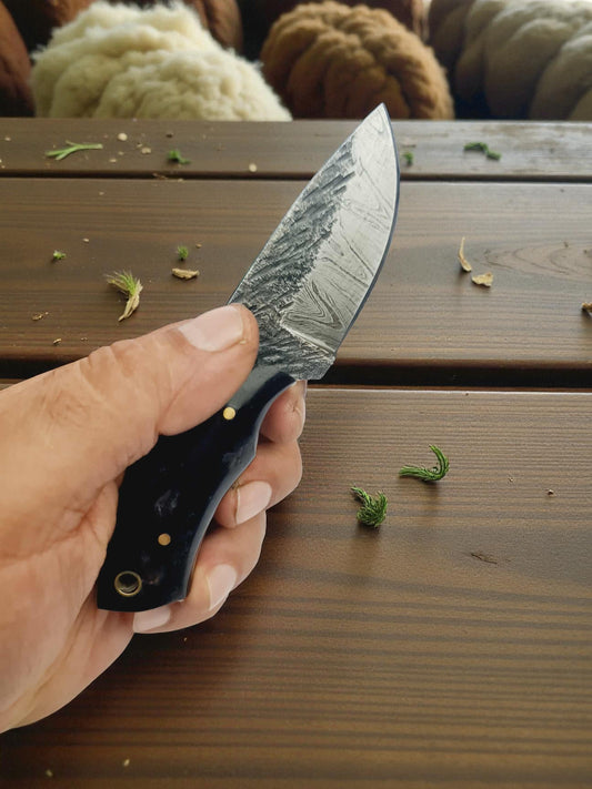 H116 Handmade Mini Skinner Knife - Damascus Steel & Ram Horn