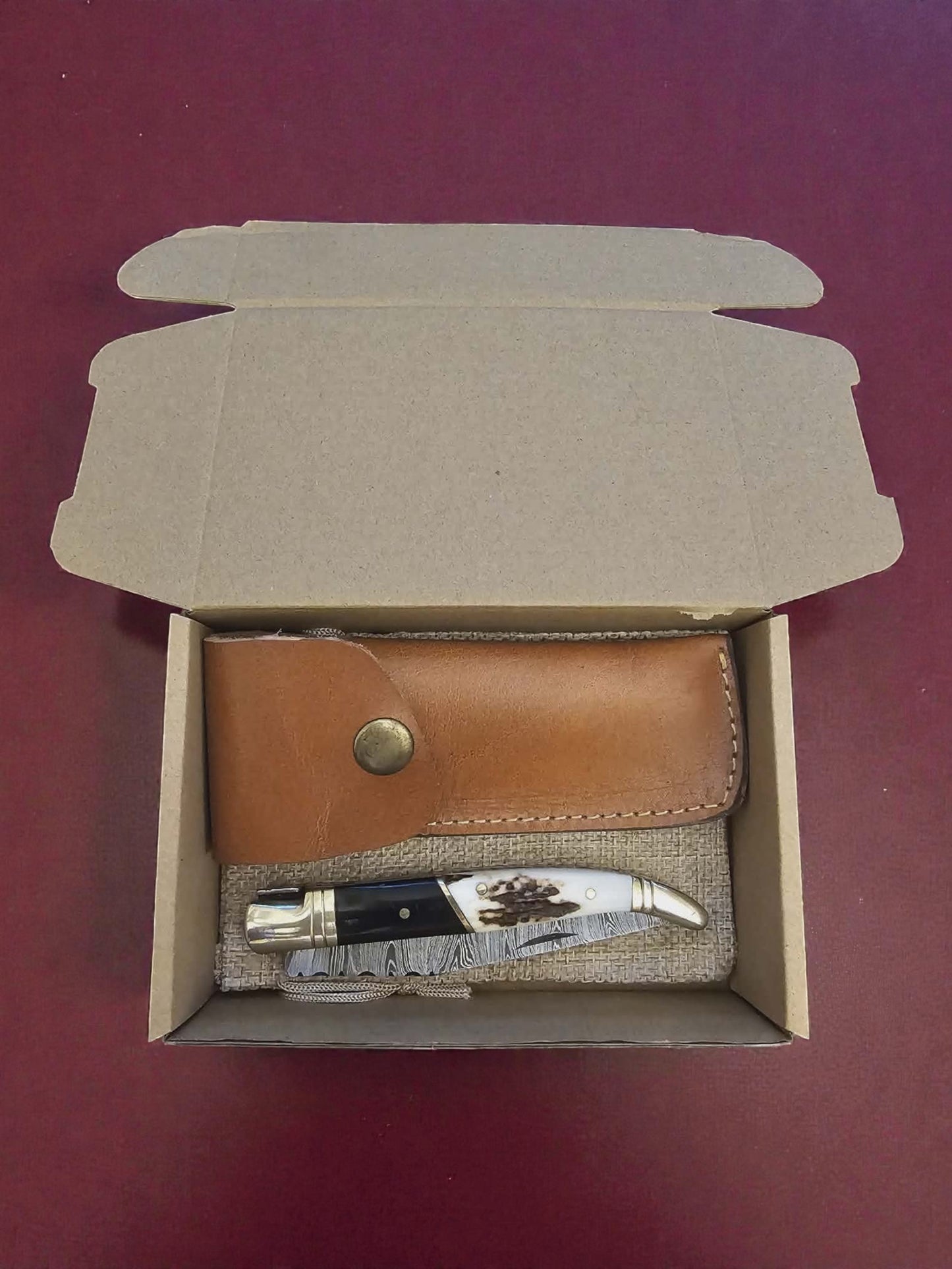 F017 - Χειροποίητο Laguiole Classique από Δαμασκηνό Ατσάλι - Κέρατο κόκκινου ελαφιού & κέρατο βούβαλου