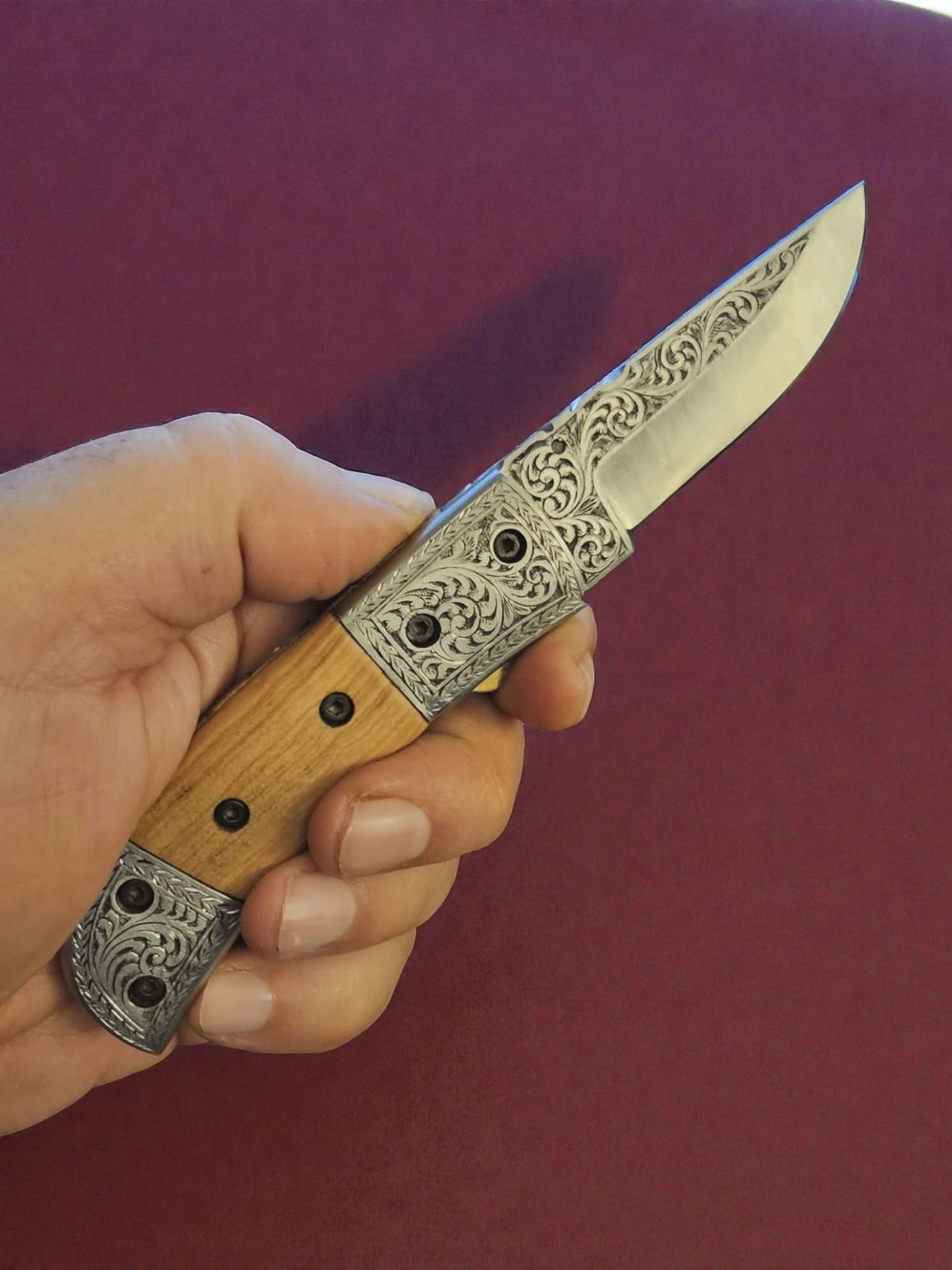 F068 - Χειροποίητο Exclusive EDC από Χειροποίητα χαραγμένο ανοξείδωτο ατσάλι & Ξύλο ελιάς