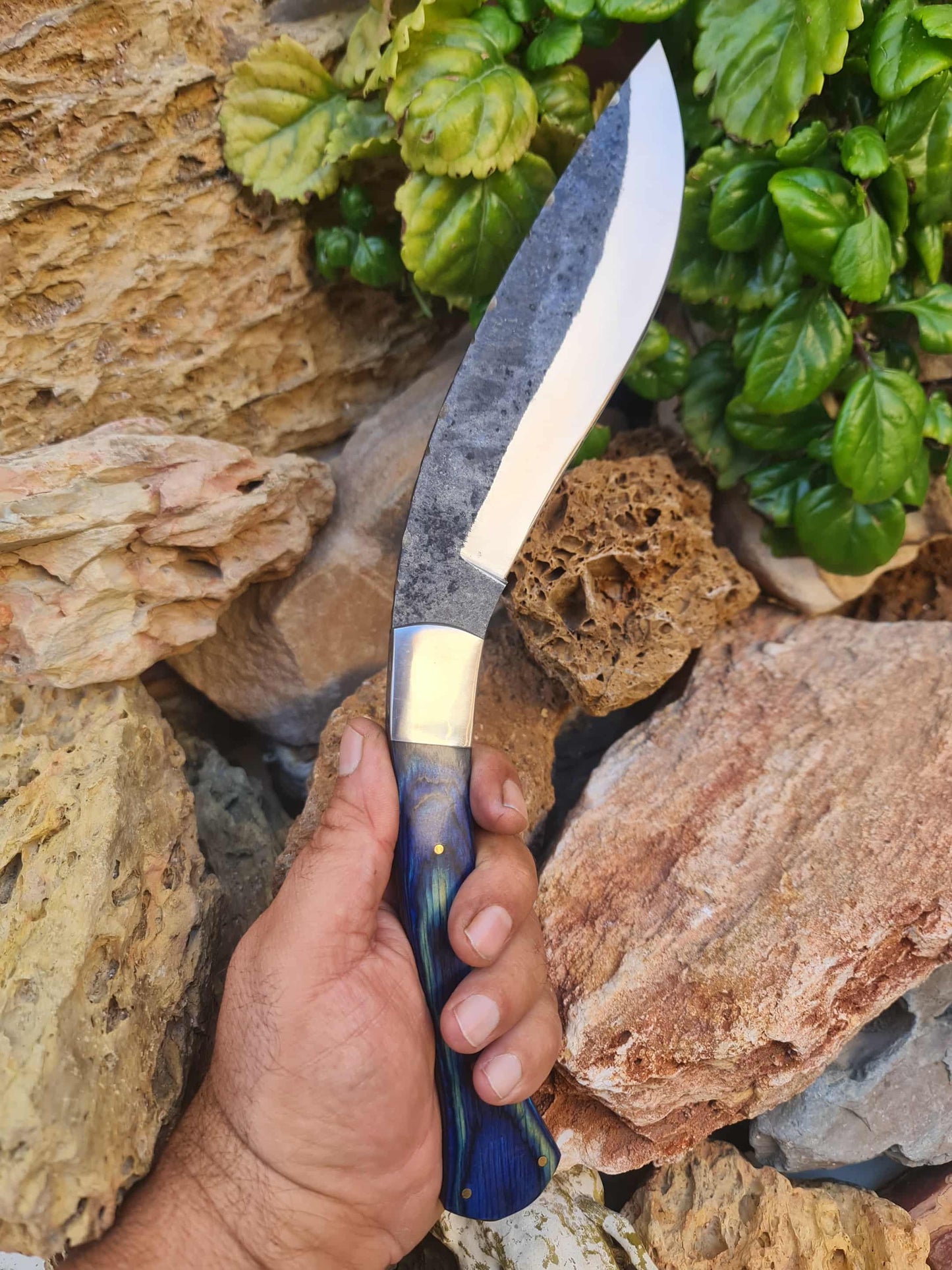 K101 Handmade Curved Knife - Carbon & Resin wood