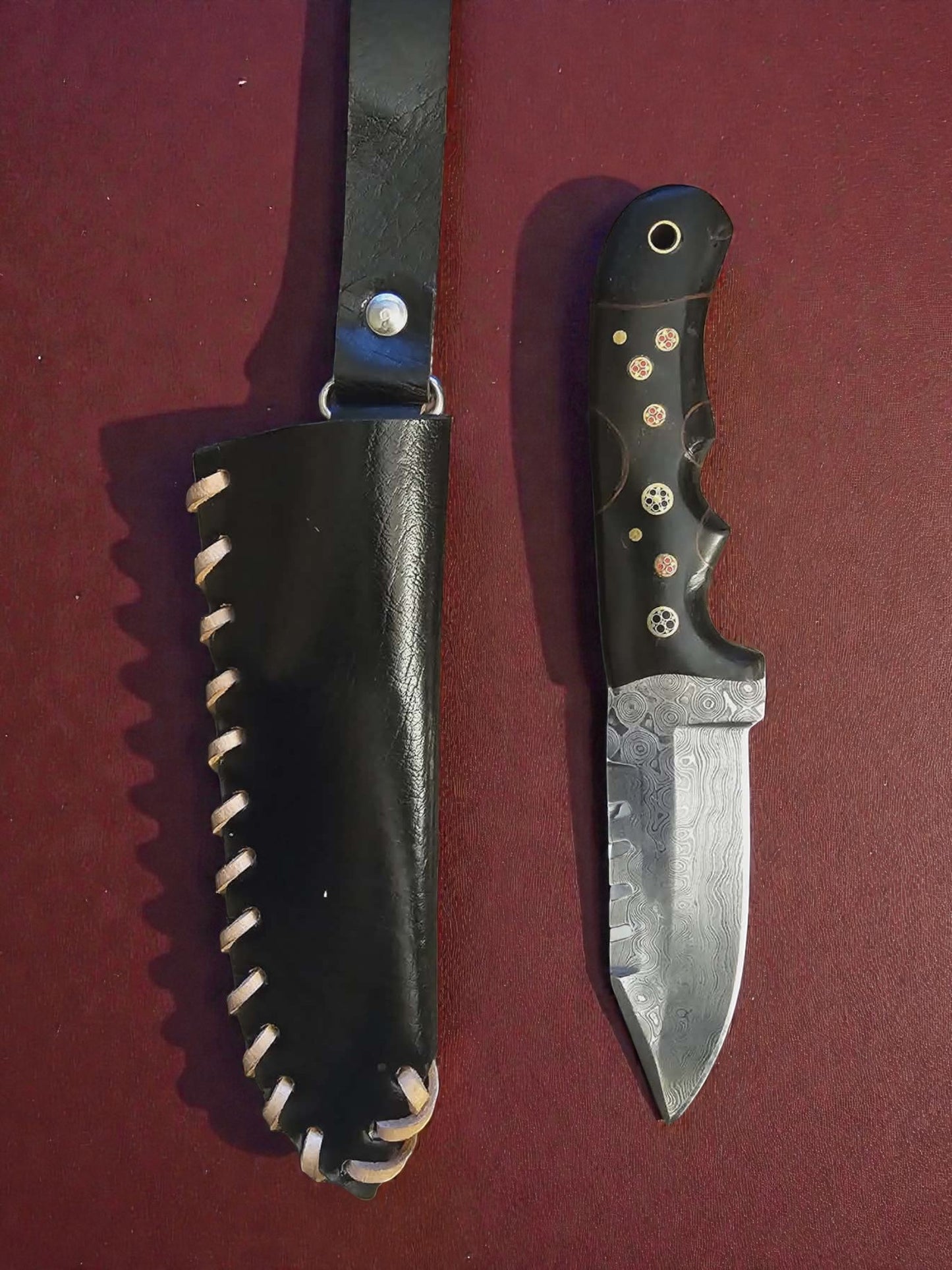 R012 - Χειροποίητο Hunting Knife από Δαμασκηνό ατσάλι & Κέρατο βούβαλου