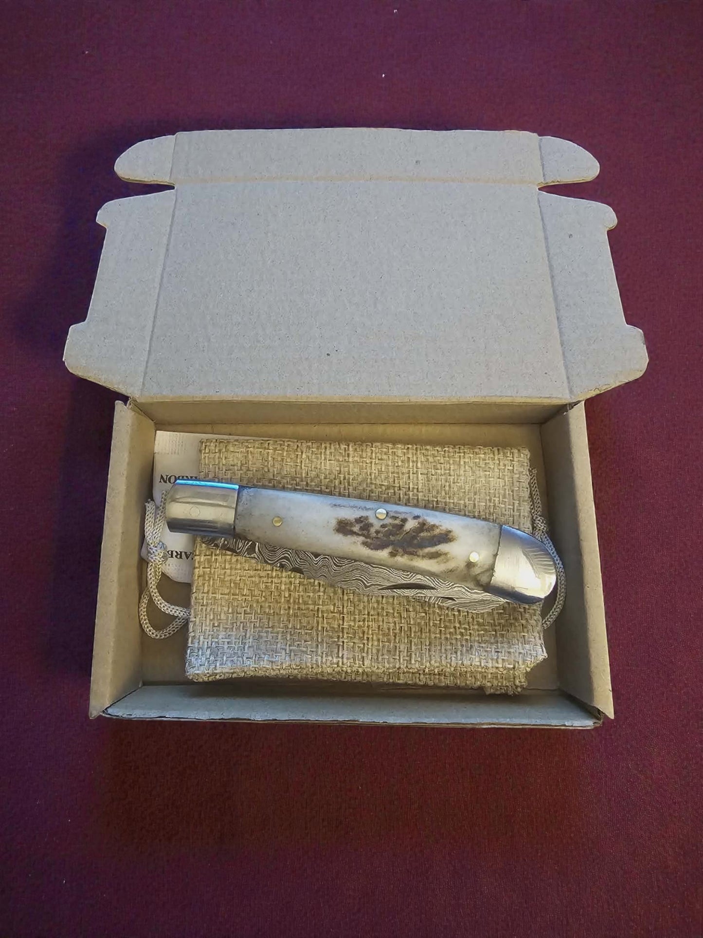 F011 - Χειροποίητο Pocket Knife από Δαμασκηνό Ατσάλι & Κέρατο κόκκινου ελαφιού (διπλή λεπίδα)