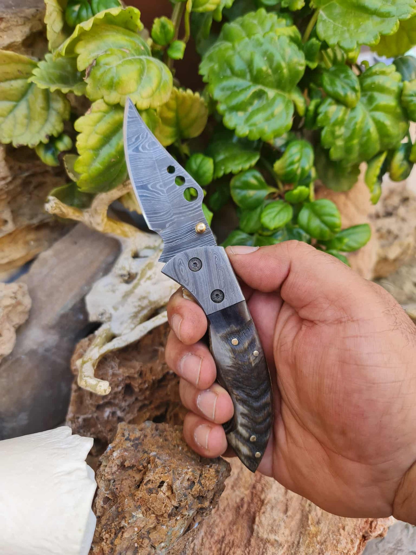Handmade Limited Edition with Serial Number 18cm Knife with Damascus Steel & Asian Mouflon Horn (Exclusive Knife with Serial Number)