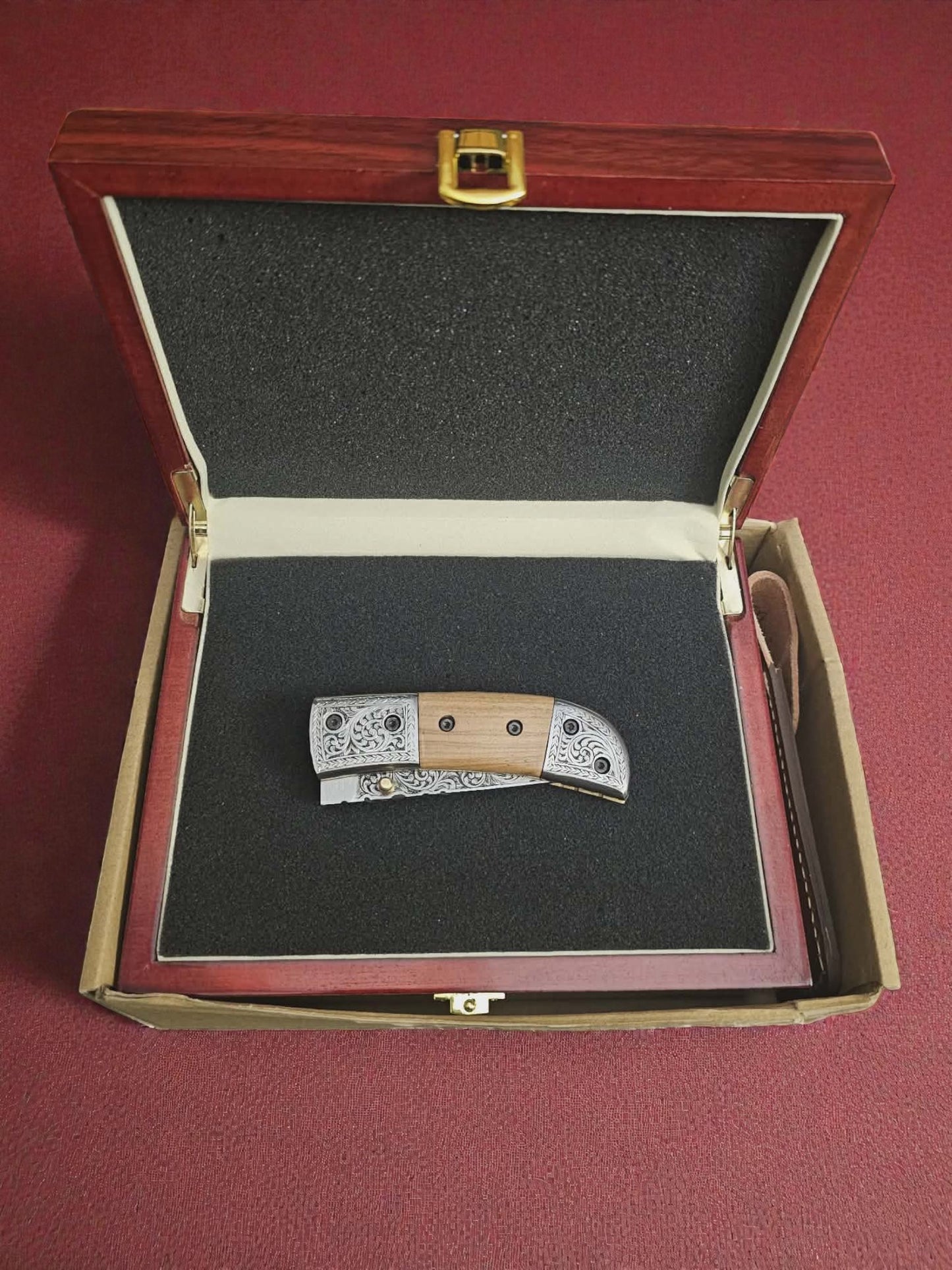 F068 - Χειροποίητο Exclusive EDC από Χειροποίητα χαραγμένο ανοξείδωτο ατσάλι & Ξύλο ελιάς