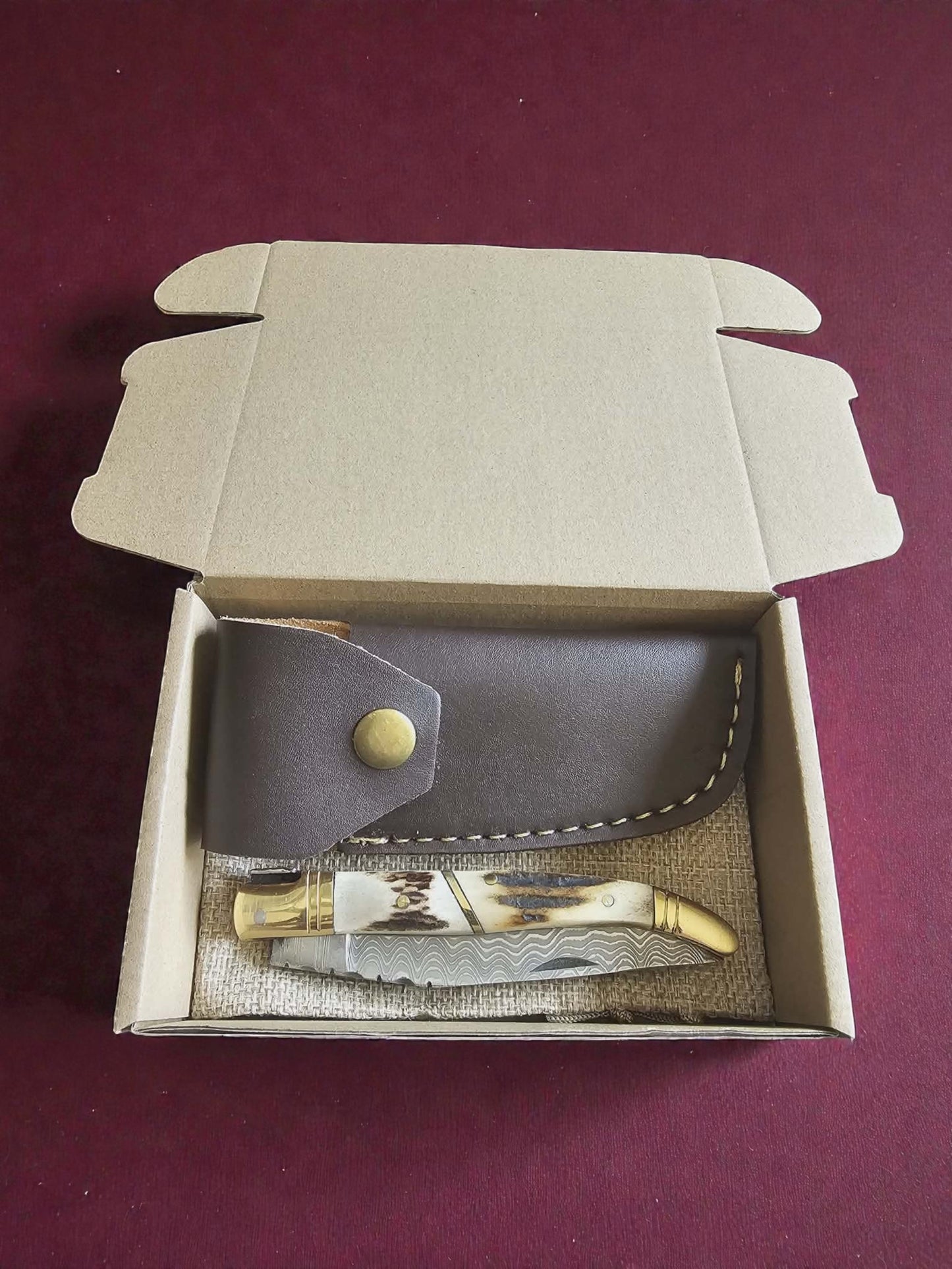 F033 - Χειροποίητο Laguiole Classique από Δαμασκηνό ατσάλι νέας γενιάς (ανοξείδωτο) & Κέρατο κόκκινου ελαφιού