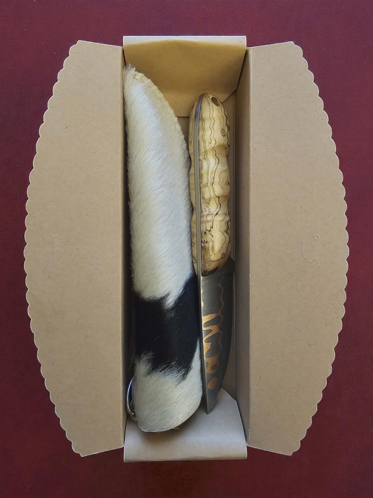 R020 - Χειροποίητο Exclusive Hunting Knife από Δαμασκηνό ατσάλι χαλκού & Ξύλο ελιάς