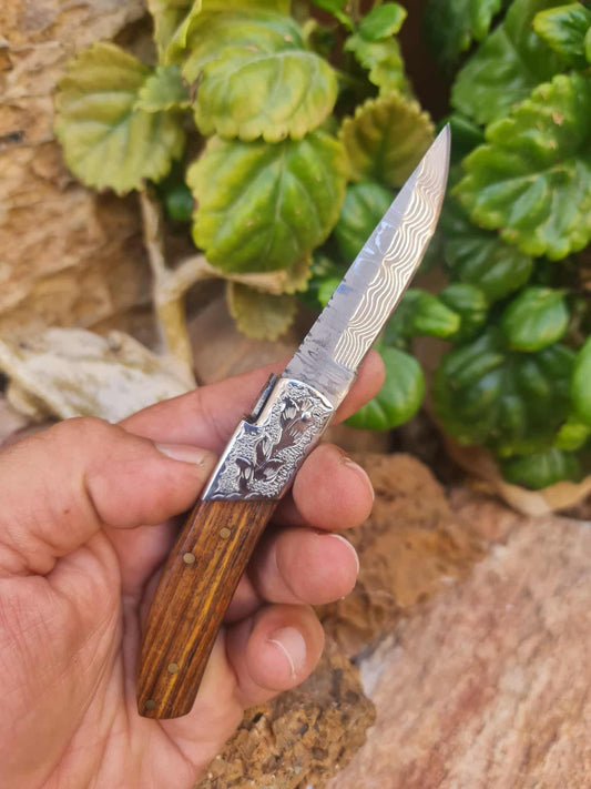 Handmade 16cm Laguiole de Poche with Stainless Damascus® - Walnut wood & Hand Engraved AEB-L Steel
