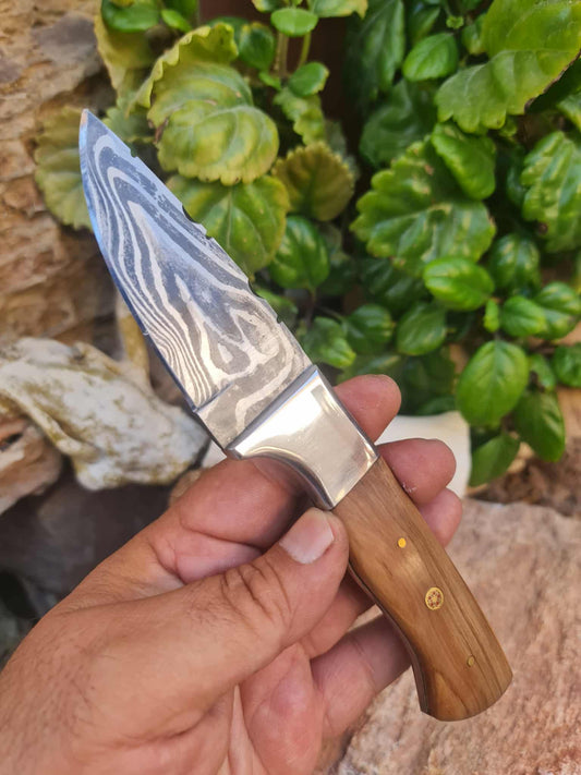 Handmade 20cm Skinner Knife with Damascus Steel - Olive wood & D2 Stainless Steel