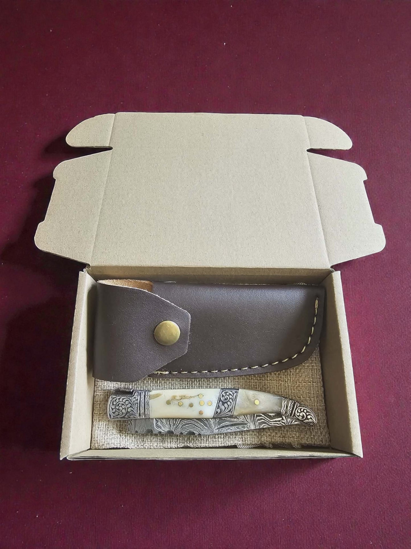 F037 - Χειροποίητο Laguiole Art Edition από Δαμασκηνό ατσάλι & Κέρατο κόκκινου ελαφιού