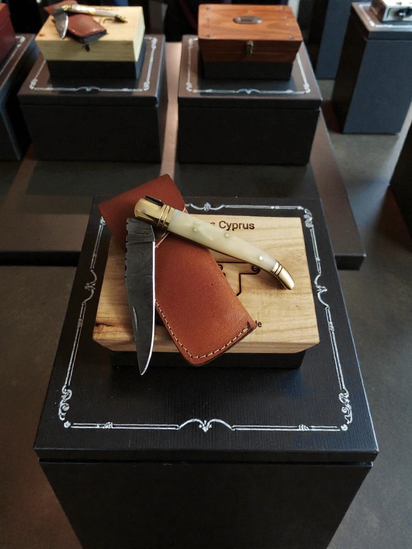 A115G – Handmade Laguiole Classique + Leather Sheath & Wooden Gift Box