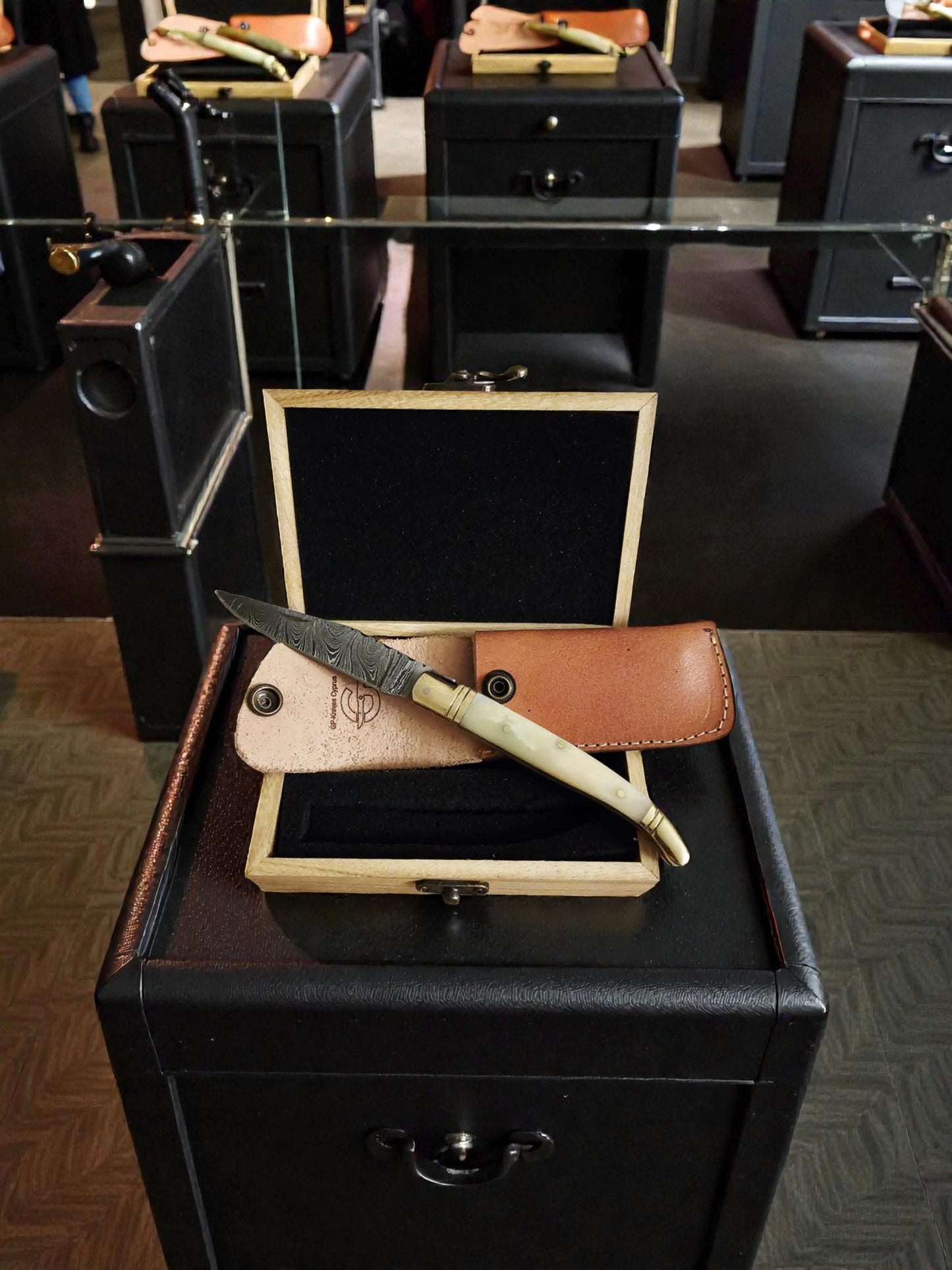 A115G – Handmade Laguiole Classique + Leather Sheath & Wooden Gift Box