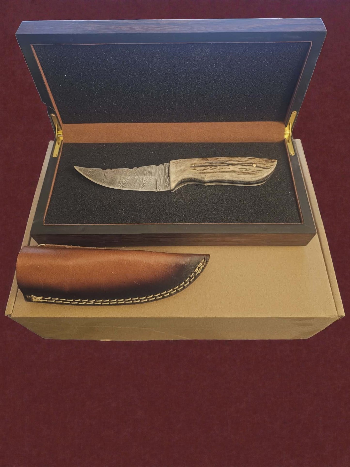 R010 - Χειροποίητο Custom Hunting-Skinner από Δαμασκηνό ατσάλι & Κέρατο κόκκινου ελαφιού