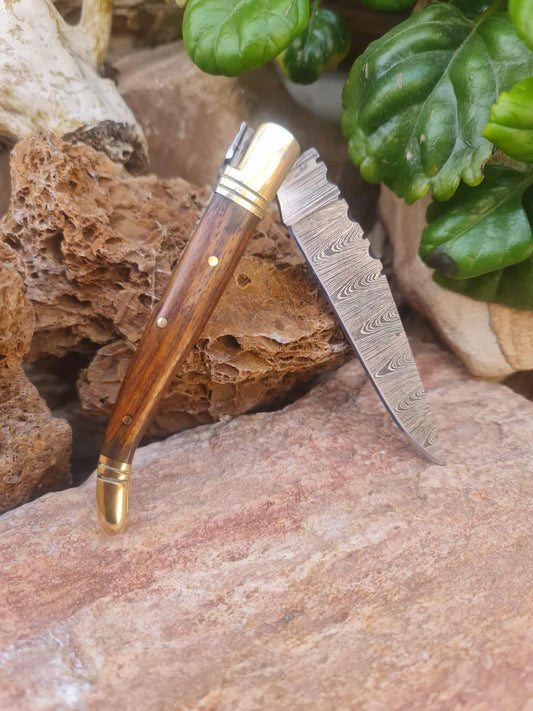 Handmade 22cm Laguiole Classique with Damascus Steel - Walnut wood & Brass