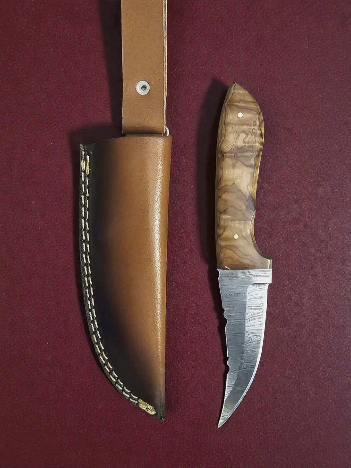 R008 - Χειροποίητο Custom Hunting-Skinner από Δαμασκηνό ατσάλι & Ξύλο ελιάς