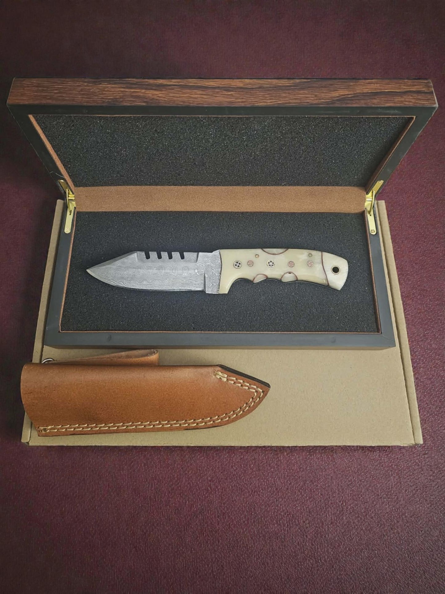 R011 - Χειροποίητο Hunting Knife από Δαμασκηνό ατσάλι & Κόκκαλο καμήλας