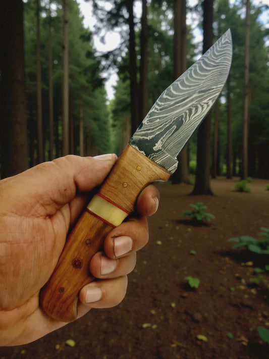 H113 Handmade Hunting Knife - Damascus Steel - Olive wood & Camel Bone