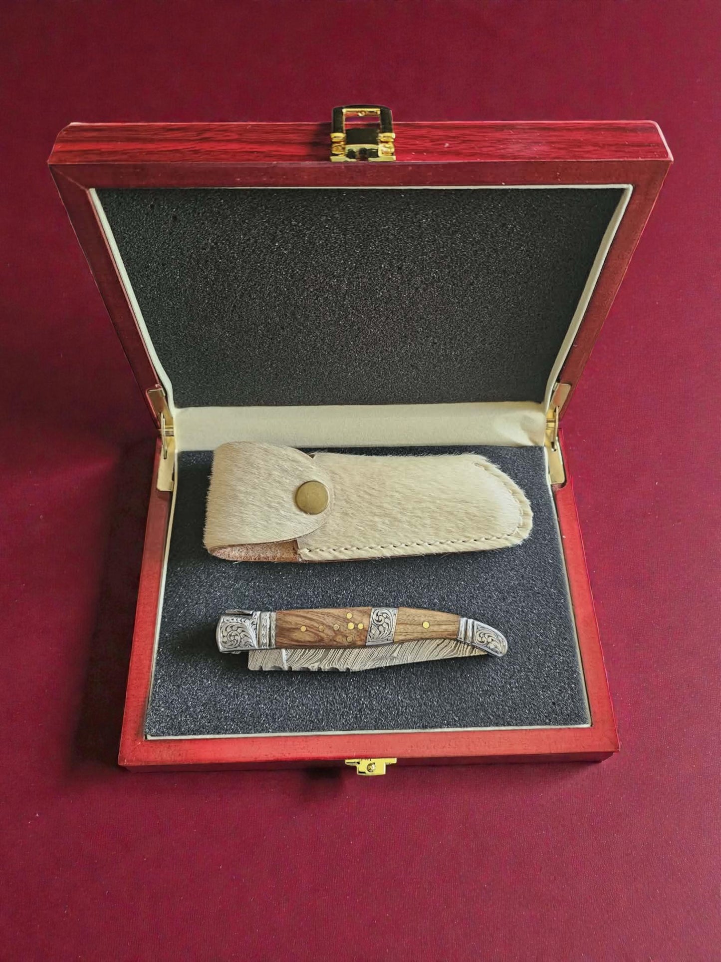 F038 - Χειροποίητο Laguiole Art Edition από Δαμασκηνό ατσάλι & Ξύλο ελιάς