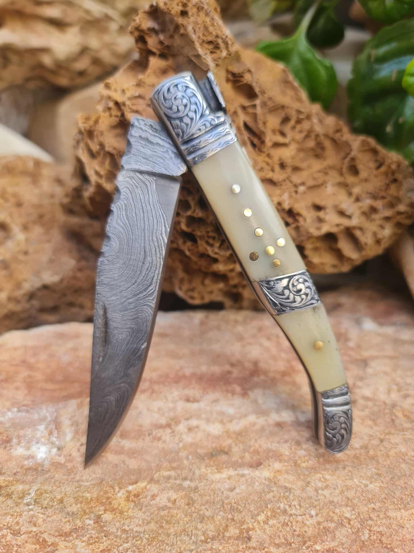 Handmade 22cm Laguiole Rustique with Damascus Steel - Camel Bone & 420 Stainless Steel with Master Hand-Engraved