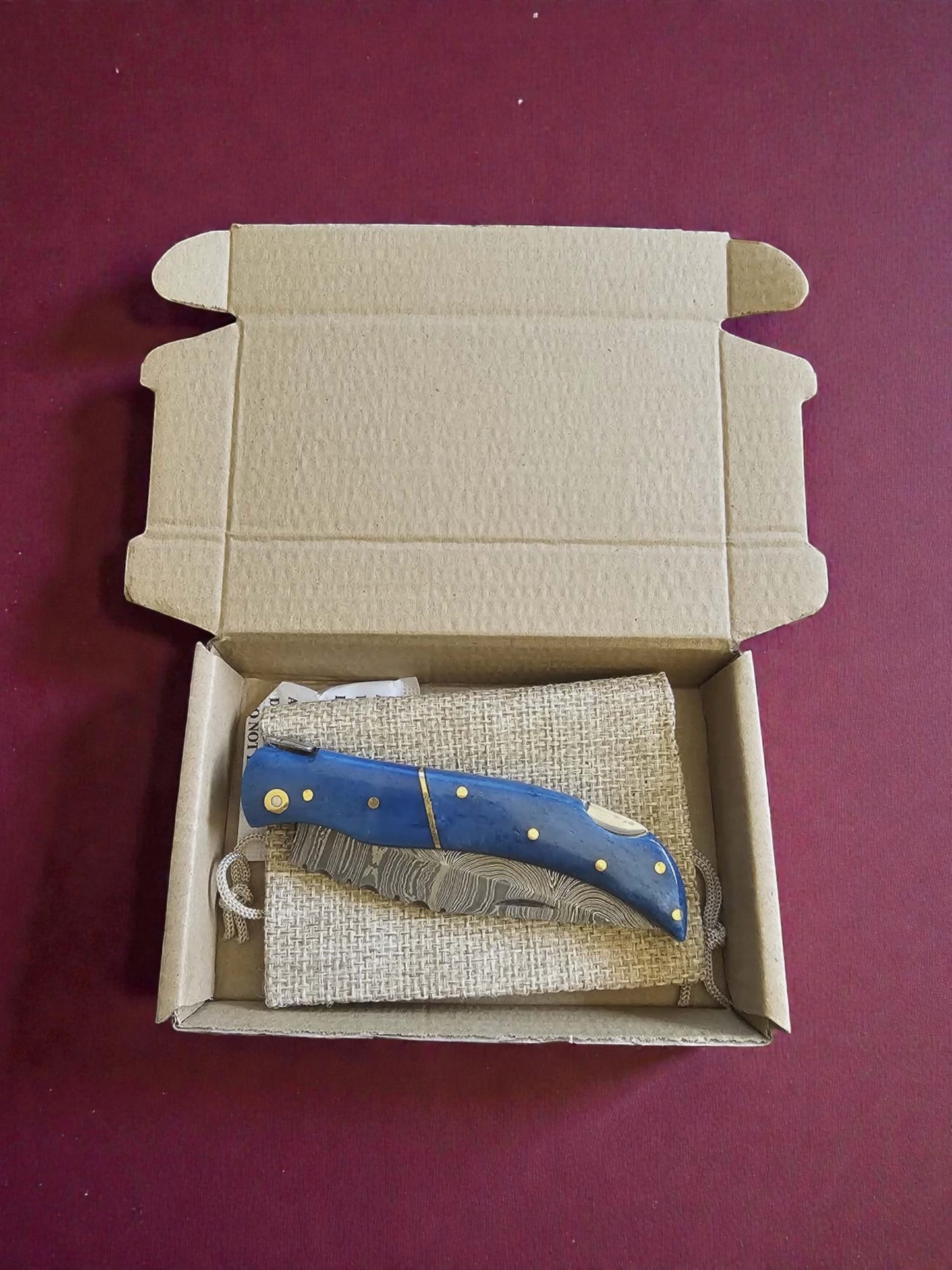 F040 - Χειροποίητο Laguiole Élite από Δαμασκηνό ατσάλι & Κόκκαλο καμήλας σταθεροποιημένο σε ρητίνη