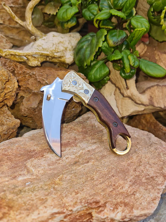 Handmade Karambit – 19cm Folding Knife with Stainless Steel 12C27 - Walnut Wood & Hand Engraved Brass