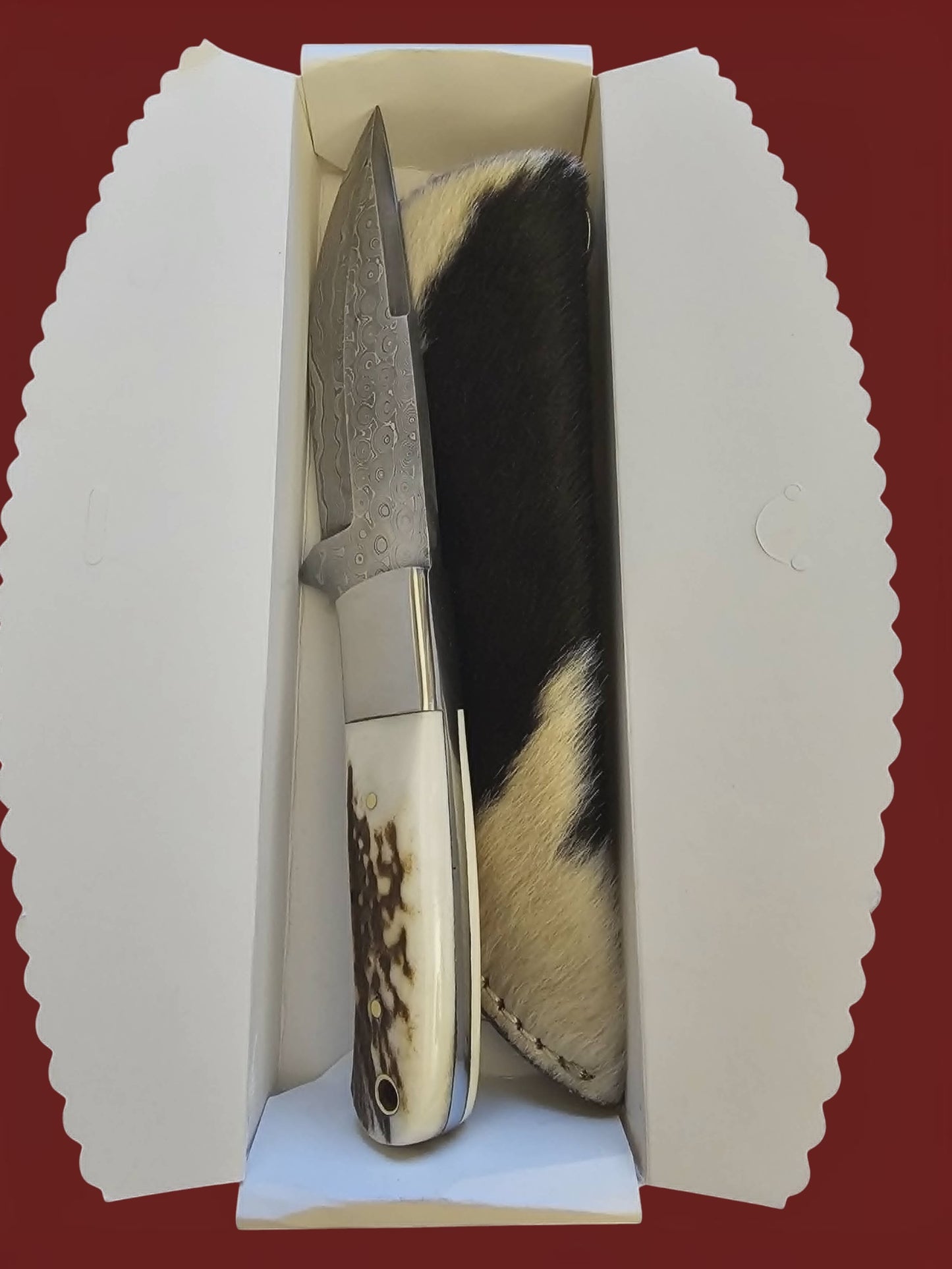 R032 - Hunting Knife - Damascus Steel & Horn