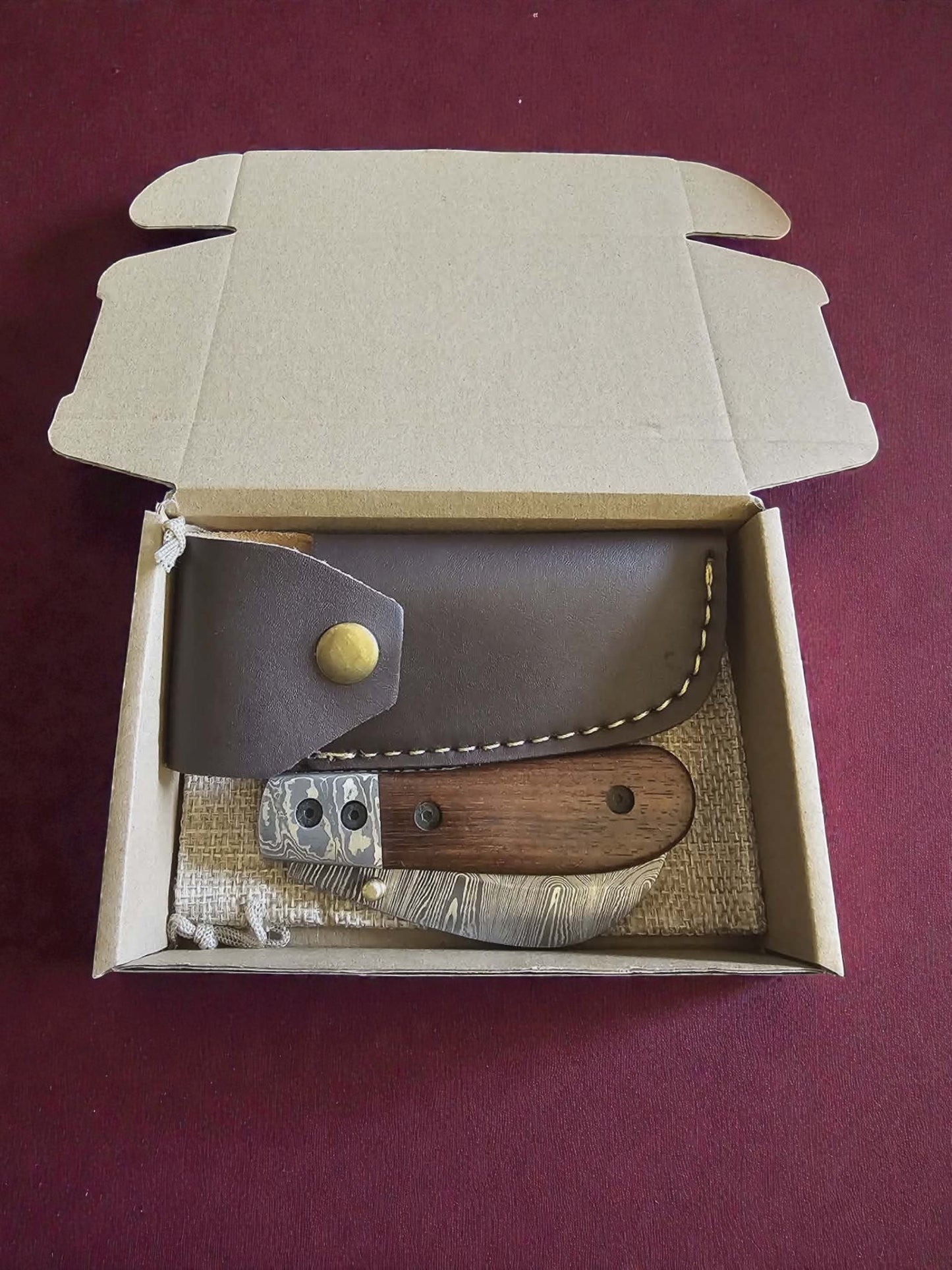 F057 - Χειροποίητο Hawkbill EDC από Δαμασκηνό ατσάλι & Ξύλο καρυδιάς