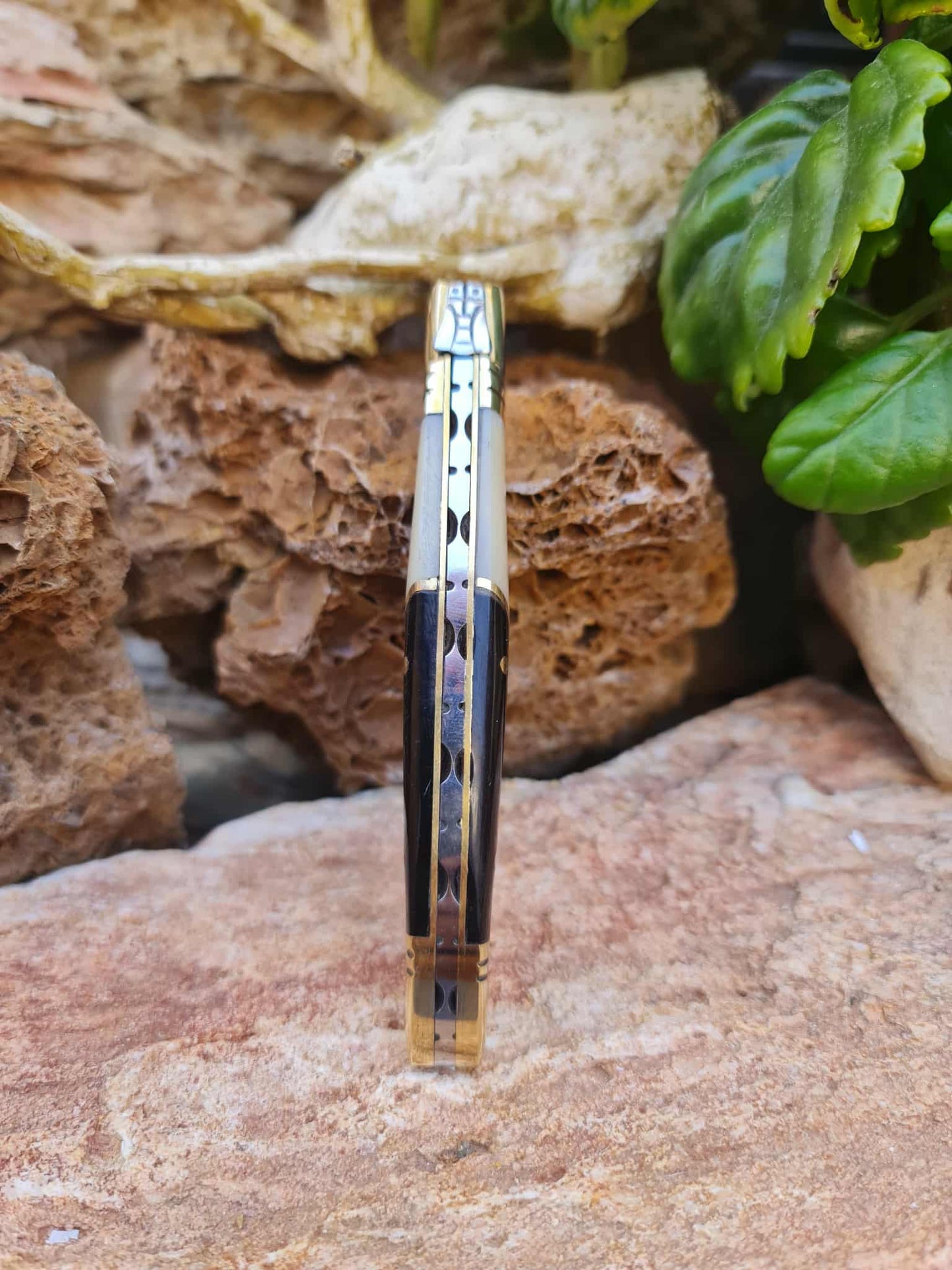 Handmade 22cm Laguiole Classique with Damascus Steel - Camel Bone - Buffalo Horn & Brass