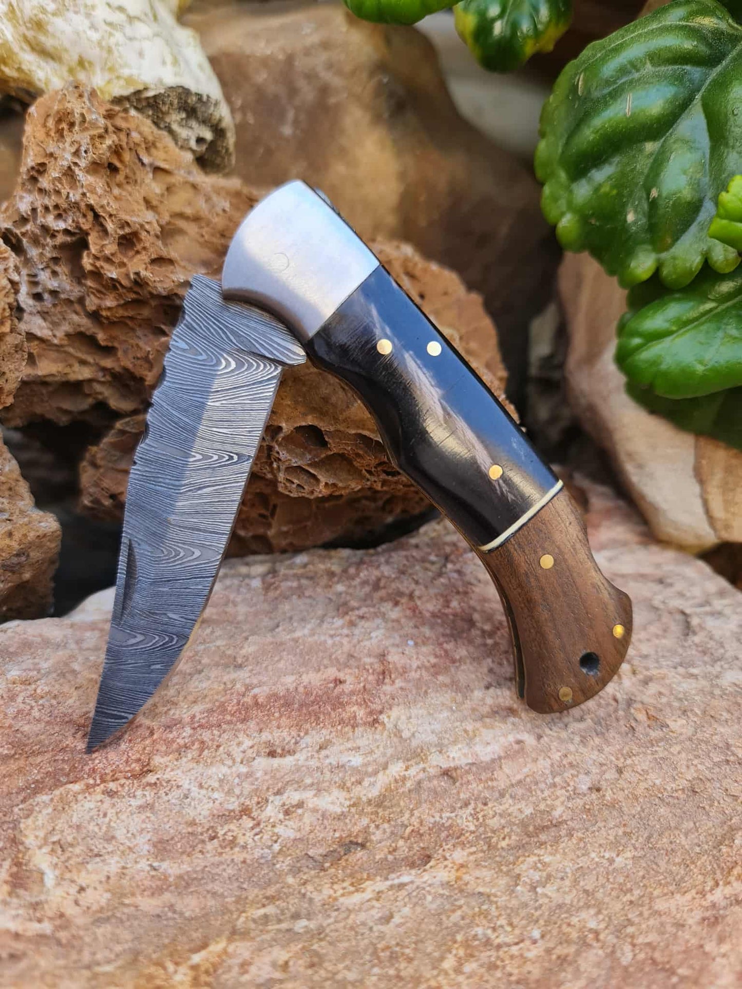 Handmade 19cm Pocket Knife with Damascus Steel - Buffalo Horn - Walnut Wood & D2 Stainless Steel