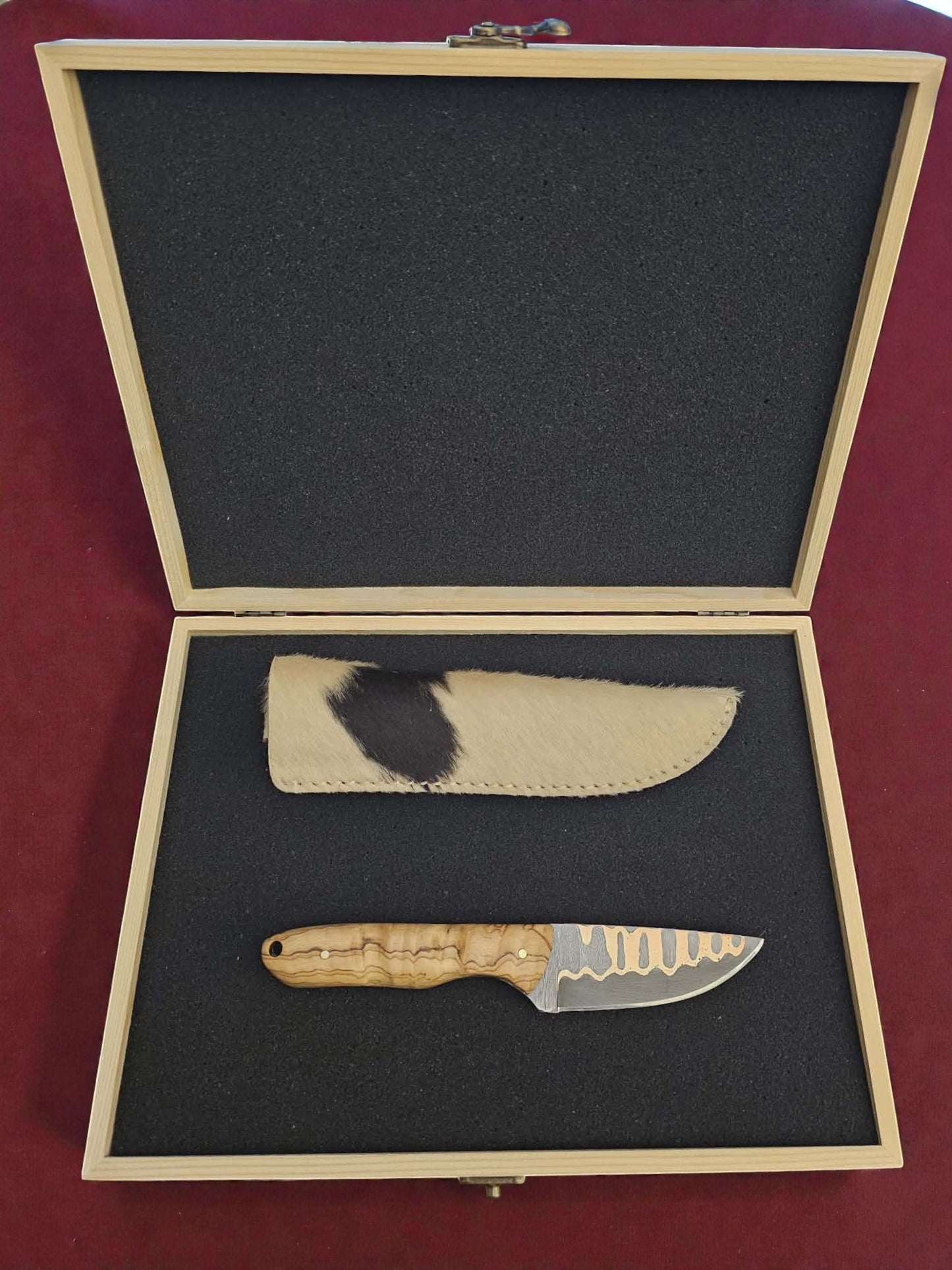 R020 - Χειροποίητο Exclusive Hunting Knife από Δαμασκηνό ατσάλι χαλκού & Ξύλο ελιάς