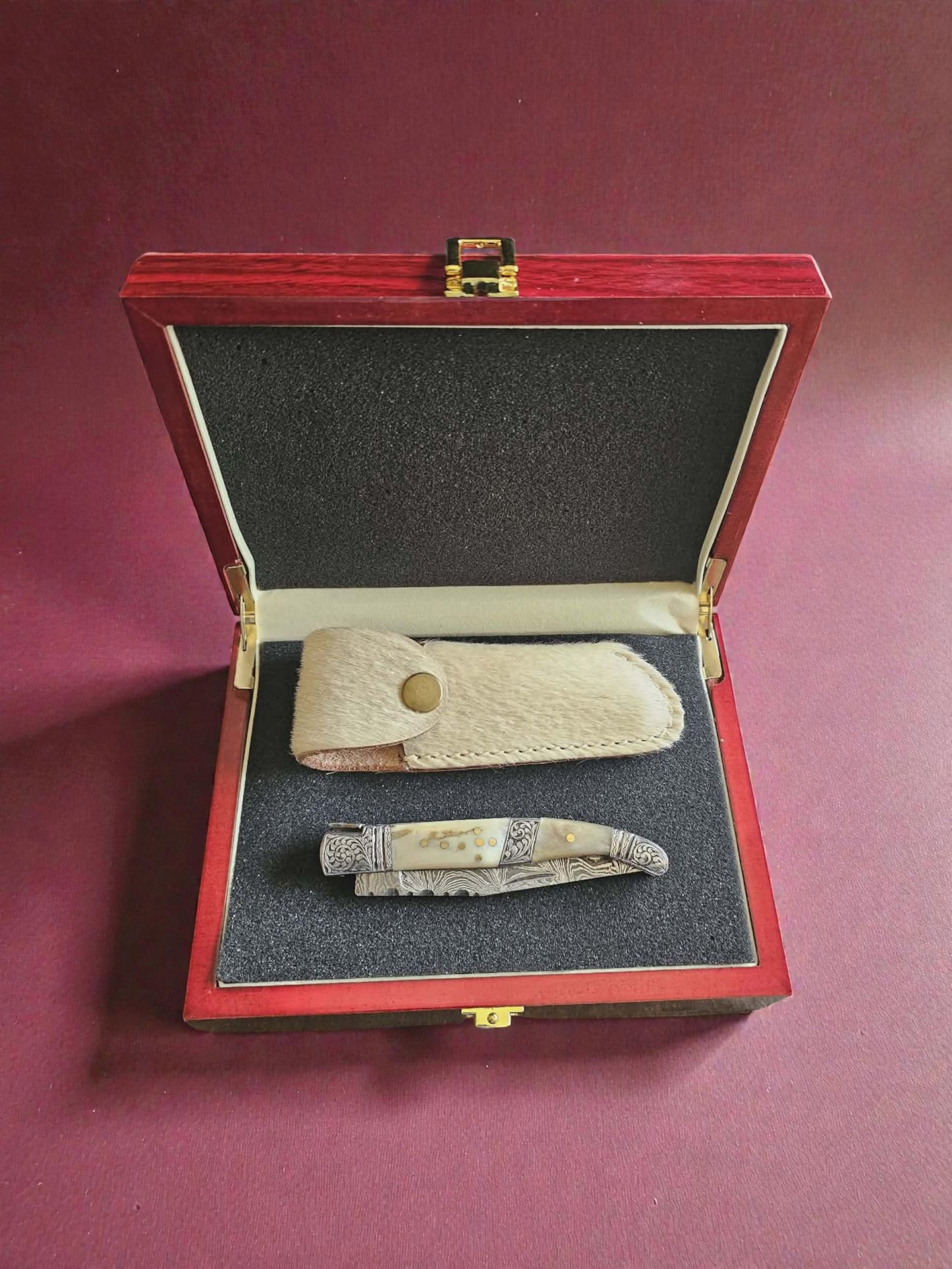 F037 - Χειροποίητο Laguiole Art Edition από Δαμασκηνό ατσάλι & Κέρατο κόκκινου ελαφιού