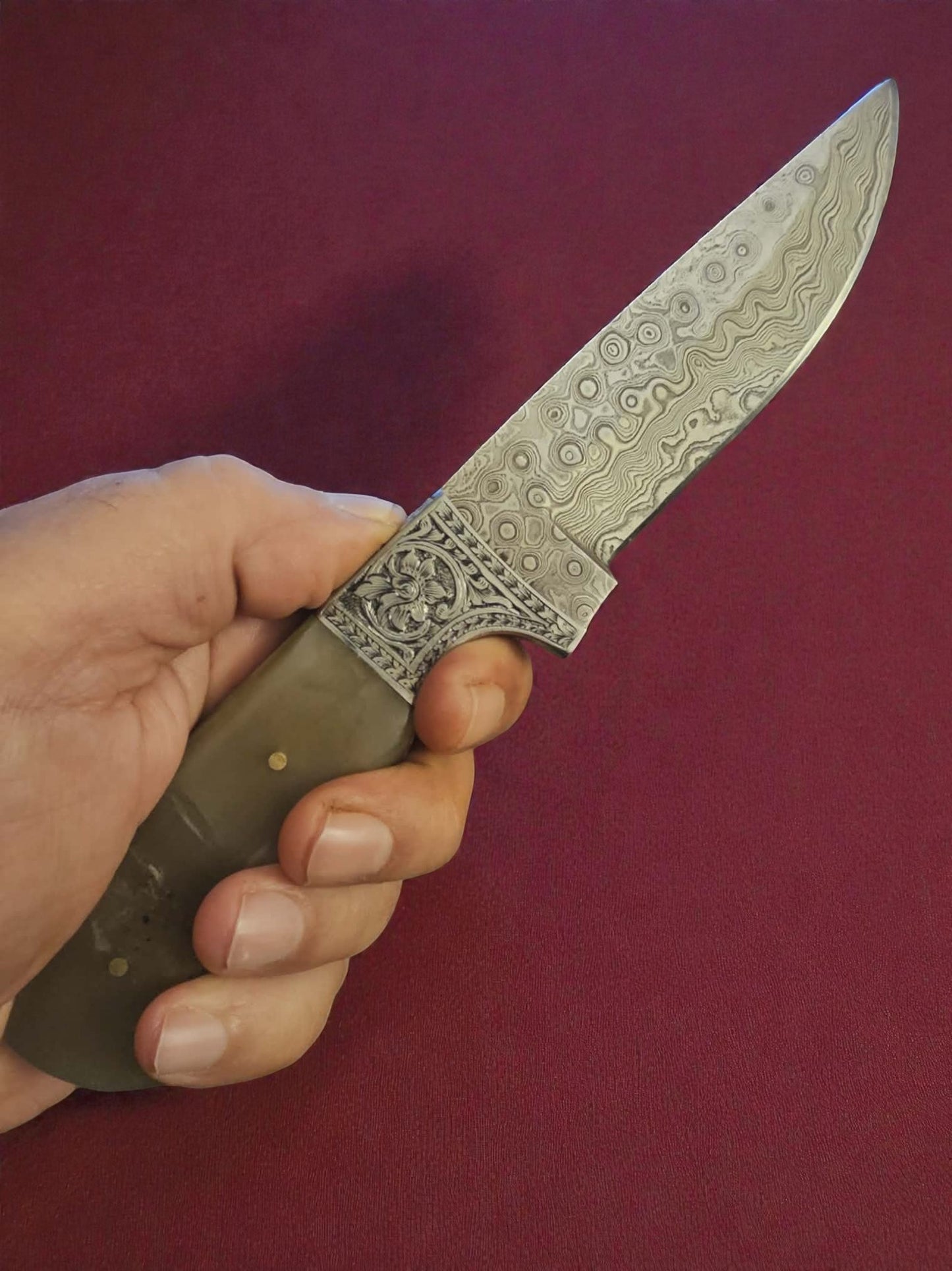 R014 - Χειροποίητο Hunting Knife από Δαμασκηνό ατσάλι & Γυαλισμένο κέρατο κριαριού