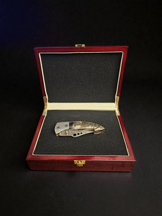 S100G – Χειροποίητο Stalwart EDC + Δερμάτινη Θήκη + Premium Ξύλινο Κουτί Δώρου